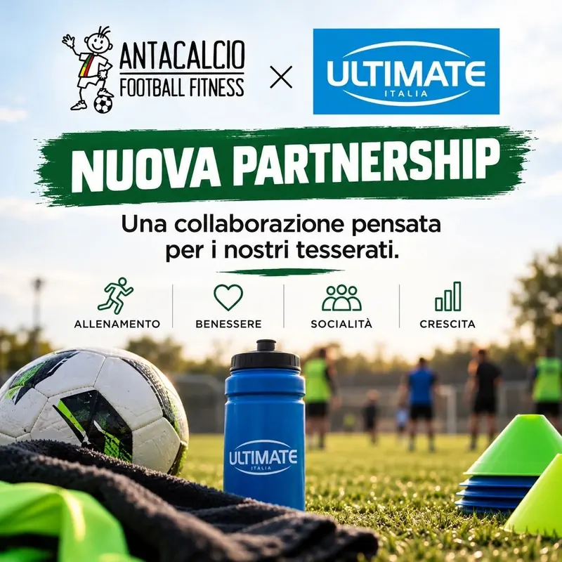 Antacalcio Football Fitness e Ultimate Italia: nuova partnership per i tesserati, con pallone, borraccia Ultimate e coni su un campo da calcio